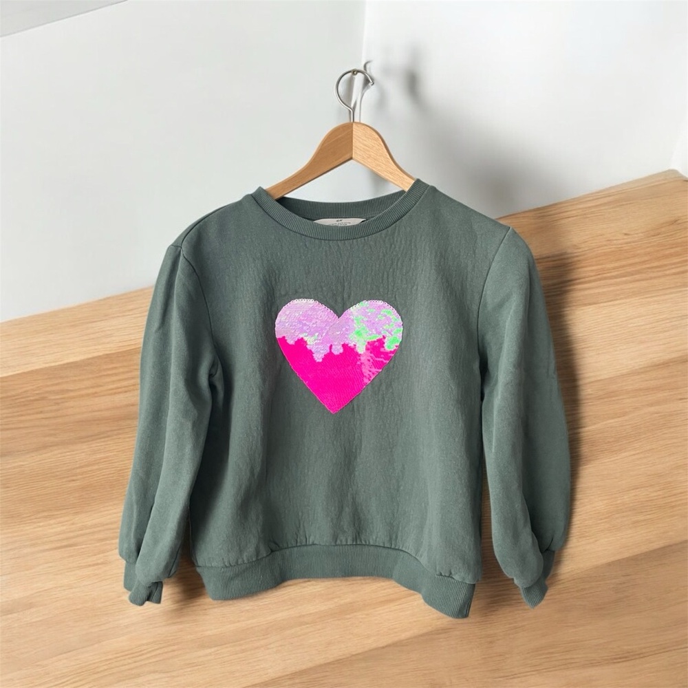 Girl's H&M Green Sweatshirt with Pink / Blue Flip Sequin Heart Design Size 8/10